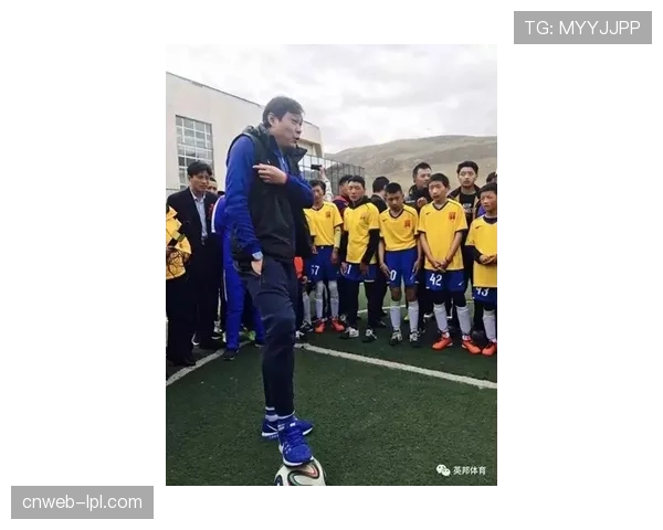 中国教练团访问英超俱乐部 促进青训合作发展