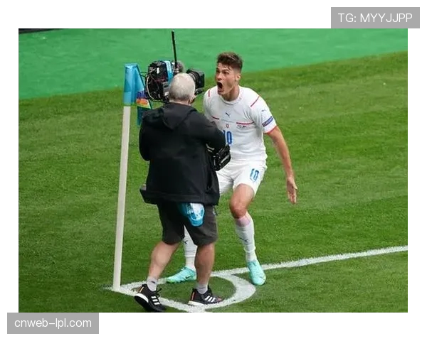 莫顿精妙挑传，奈尔斯吊射破门瞬间