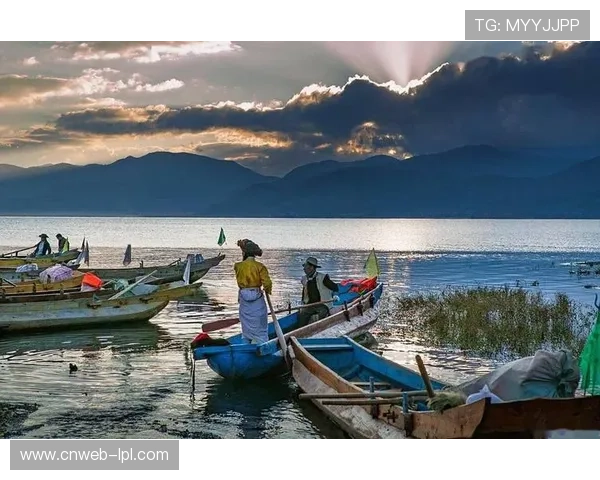 大理站洱海风光成背景 车手竞技与自然景观交融 大理站洱海风光成背景 车手竞技与自然景观交融